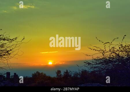 Vista dell'alba dal deserto arabo di Jeddah, Saudi Araiba Foto Stock