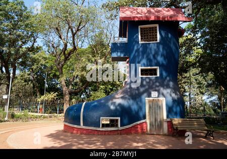 La gigantesca casa di cemento per bambini adiacente al Parco Kamala Nehru nel quartiere di Malabar Hill della città di Mumbai, Maharashtra, India, Asia. Foto Stock