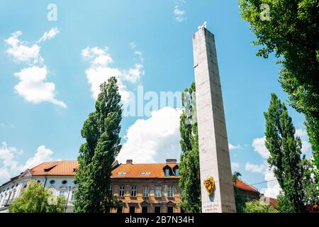 Lubiana, Slovenia - 2 luglio 2019 : monumento spomenik francoski Iliriji in Piazza della Rivoluzione Francese Foto Stock