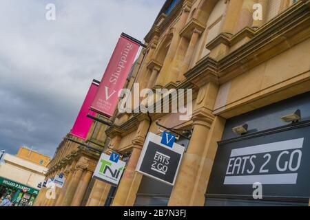 Vista generale del centro commerciale di Harrogate, Regno Unito. 17 marzo 2020. Harrogate, North Yorkshire, Regno Unito. Credito: Fotographia di luce catturata/Notizie dal vivo di Alamy. Foto Stock