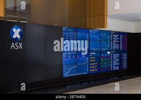 L'Australian Securities Exchange nel Central Business District di Sydney è molto vuoto a causa dell'epidemia di Coronavirus, con pochissimi worke da ufficio Foto Stock