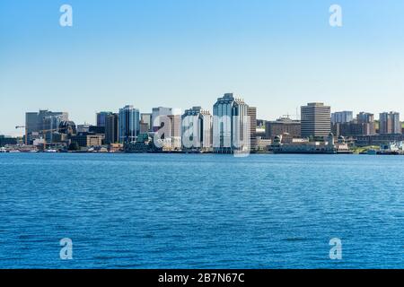 Vista sul porto di Halifax, Nuova Scozia, Canada sul lungomare della città. Foto Stock