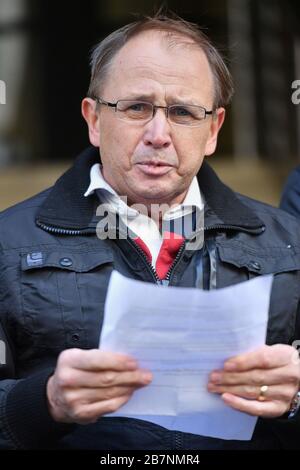 Paul Hett, padre della vittima dell'attacco all'Arena di Manchester Martyn Hett, parlando al di fuori della corte del Minshull di Manchester dopo che Hashem Abedi, fratello del kamikaze dell'Arena di Manchester Salman Abedi, è stato trovato colpevole all'Old Bailey a Londra di omicidio per l'attentato che ha ucciso 22 persone. Foto Stock