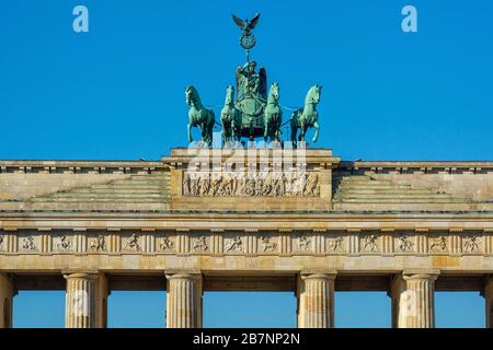 La Quadriga sulla Porta di Brandeburgo a Berlino Foto Stock