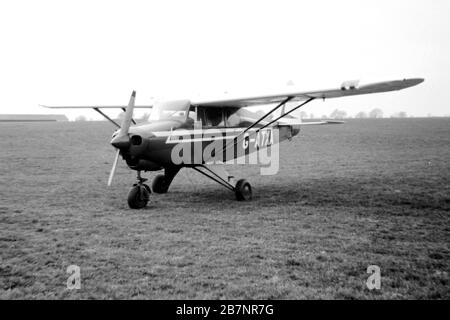 Un Piper Tri-Pacer all'Aerodromo di Sywell, Northamptonshire nel 1967 Foto Stock