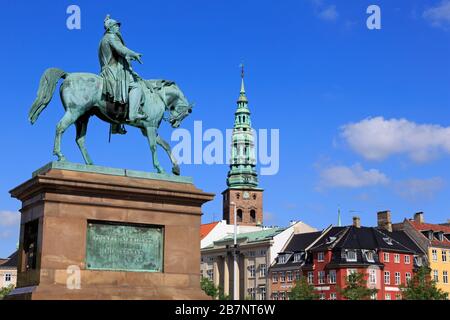 Statua di Frederik VII, Palazzo Christiansborg, Copenaghen, Zelanda, Danimarca, Europa Foto Stock