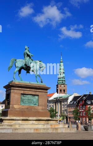 Statua di Frederik VII, Palazzo Christiansborg, Copenaghen, Zelanda, Danimarca, Europa Foto Stock