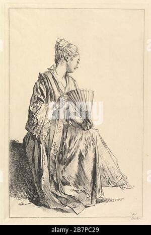 Femme assise, de profil & xe0; droite, jouant de l'eventail, 1720-70. Dopo Antoine Watteau Foto Stock