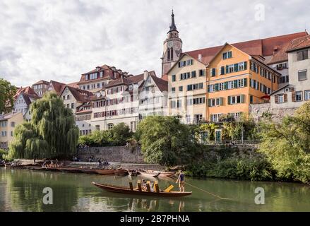 Tübingen-Germania, 16. 2019 settembre: Vista della città vecchia di Tübingen dal ponte Eberhard sul Neckar Foto Stock