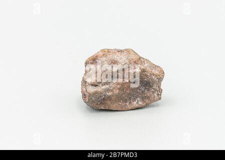 Meteorite di condrite L6W2 tipo isolato, pezzo di roccia formato come un asteroide nell'universo a durante la creazione del sistema solare Foto Stock