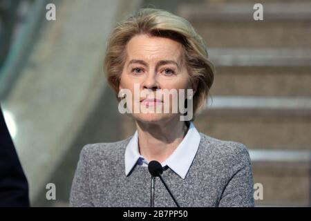 Sofia, Bulgaria - 3 marzo 2020: Il presidente della Commissione europea Ursula von der Leyen terrà una conferenza stampa all'aeroporto di Sofia. Foto Stock