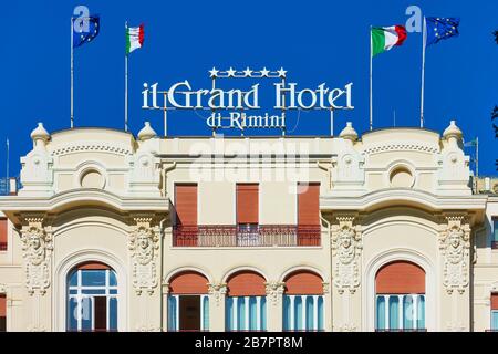 Rimini, Italia - 26 febbraio 2020: Cartello e facciata del Grand Hotel di Rimini Foto Stock