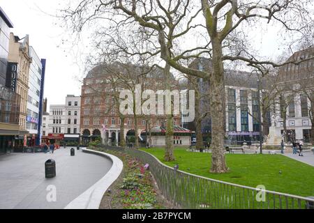 La foto deve essere accreditata ©Alpha Press 065630 17/03/2020 un tranquillo Leicester Square Coronavirus effetti pandemici a Londra Foto Stock