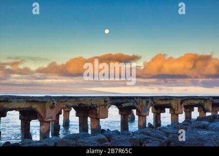 Vista su Lanai dal molo di Mala a Lahaina su Maui. Foto Stock