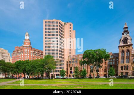 Centro di New Haven con cielo blu Foto Stock