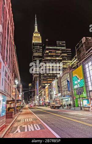 Edifici di New York nel settimo giorno invernale della Avenue Foto Stock