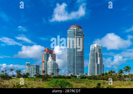 Alti edifici di appartamenti in Miami Beach, Florida Foto Stock