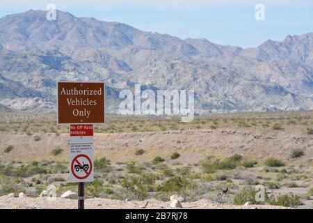 Solo veicoli autorizzati, No Off veicoli stradali permesso Accedi Lake Mead National Recreation Area, Mohave County, Arizona Stati Uniti Foto Stock
