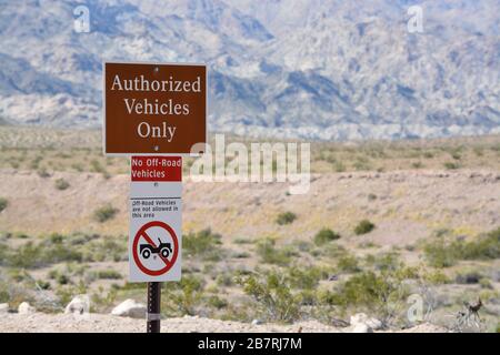 Solo veicoli autorizzati, No Off veicoli stradali permesso Accedi Lake Mead National Recreation Area, Mohave County, Arizona Stati Uniti Foto Stock