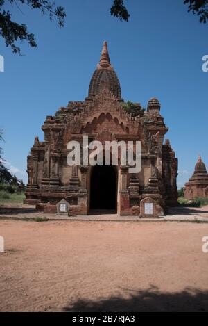 Myanmar: Bagan - Vista generale del tempio Phya, circa 13. Secolo d.C. sulla strada per il tempio di Yin-ma-na hpaya. Foto Stock