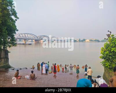 Calcutta: Vista generale di Kali Ghat vicino al tempio di Kali Mata. Foto Stock