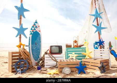 Set design sulla spiaggia per estate surf pesca photobooth Foto Stock