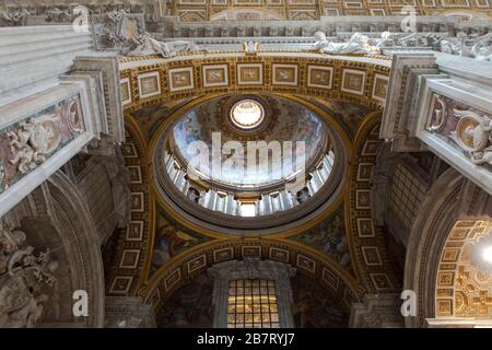 La Basilica di San Pietro e la Città del Vaticano Foto Stock