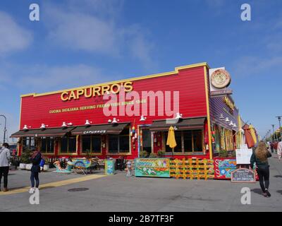 San Francisco, California-Luglio 2018: Facciata del Capurro's, un ristorante di pesce al Fisherman's Wharf. Foto Stock