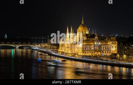Vista del palazzo del parlamento dalla collina di Gellert, Budapest Foto Stock