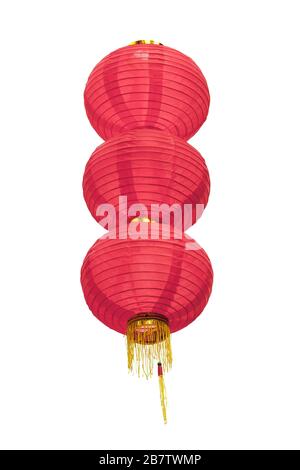 Gruppo di lanterne rosse di carta fatta a mano isolate su sfondo bianco per il nuovo anno cinese in una chinatown Foto Stock