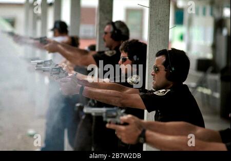 Texas: Gamma di pistole pratica obiettivo per i funzionari di polizia della contea. ©Bob Daemmrich Foto Stock