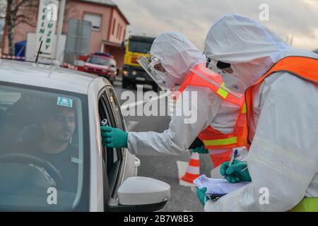 Il numero dei paesi a rischio rimane a 15. Il divieto di ingresso si applica agli stranieri provenienti da Cina, Corea del Sud, Iran, Italia, Spagna, Austria, Germania Foto Stock