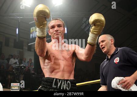 Yassine El Maachi sconfigge Colin Lynes in semifinale 2 di Prizefighter i pesi Welterweeze II a York Hall, promosso da Matchroom Sports Foto Stock