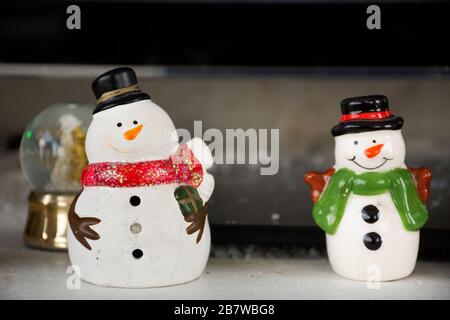 Snowman bambole piccole all'interno del caffè negozio per il cliente scattare foto e selfie a Samut Sakhon e Samut Songkhram, Thailandia Foto Stock