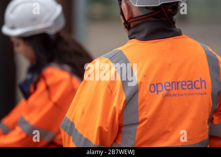 Ingegneri Openreach presso il centro di formazione Openreach di Peterborough Foto Stock