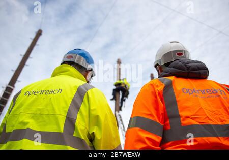 Ingegneri Openreach presso il centro di formazione Openreach di Peterborough Foto Stock