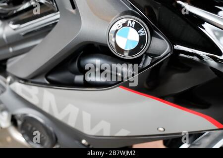 Bordeaux , Aquitaine / Francia - 02 11 2020 : BMW moto Tank logo segno sulla moto Foto Stock