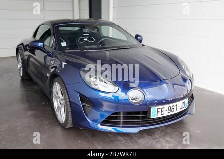 Bordeaux , Aquitaine / Francia - 10 14 2019 : Alpine A110 renault auto sportiva moderna Foto Stock