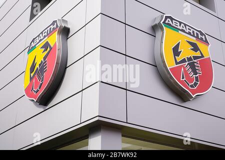 Bordeaux , Aquitaine / Francia - 10 14 2019 : Abarth auto concessionaria segno negozio logo Foto Stock