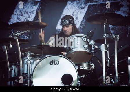 Copenaghen, Danimarca. 01 agosto 2014. La band americana Glam Metal Steel Panther si esibisce in un concerto dal vivo durante il festival musicale Copenhell 2014 a Copenaghen. Qui il batterista Stix Zadinia è visto dal vivo sul palco. (Photo credit: Gonzales Photo - Rod Clemen). Foto Stock