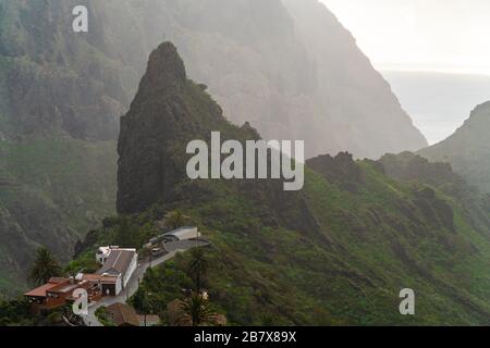 Villaggio Masca a sud di Tenerife nel tardo pomeriggio d'inverno Foto Stock