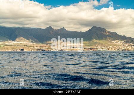 Lungomare di località turistiche nel sud di Tenerife Foto Stock