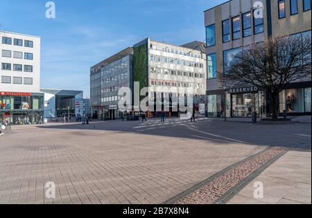 Effetti della Pandemia di Coronavirus in Germania, Essen, strada dello shopping vuota, Kennedy Platz, Foto Stock