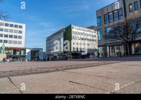 Effetti della Pandemia di Coronavirus in Germania, Essen, strada dello shopping vuota, Kennedy Platz, Foto Stock