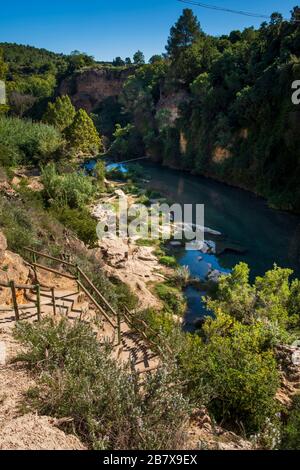 Il Gorgo de la Escalera è una splendida area naturale vicino ad Anna dove appare come un grande canyon scolpito dalle acque del fiume. È acces Foto Stock