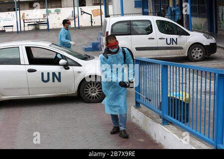 L'ONU apre diverse scuole nella striscia di Gaza ai pazienti isolati dalle sue cliniche per mantenere la salute pubblica dal coronavirus il 18 marzo 2020. Foto Stock
