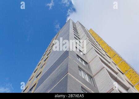 Casa in cemento monolitico e muratura Foto Stock