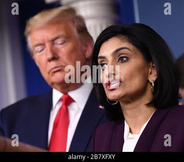 Washington DC, Stati Uniti. 18 Marzo 2020. SeeMA Verma, amministratore dei Centri per Medicare e Medicaid, esprime osservazioni sulla pandemia COVID-19 (Coronavirus) nella Brady Press Briefing Room presso la Casa Bianca di Washington, DC, mercoledì 18 marzo 2020. Foto Kevin Dietsch/UPI Credit: UPI/Alamy Live News Foto Stock