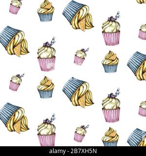 Modello senza cuciture di cupcake colorati con crema e frutti di bosco. Disegno mano acquerello isolato su un bianco Foto Stock