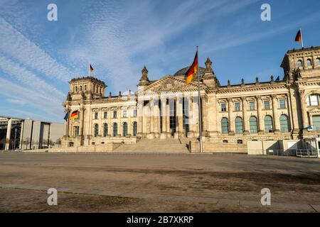 Nessun turista al palazzo del Reichstag a Berlino, Germania, durante la pandemia di Coronavirus Foto Stock
